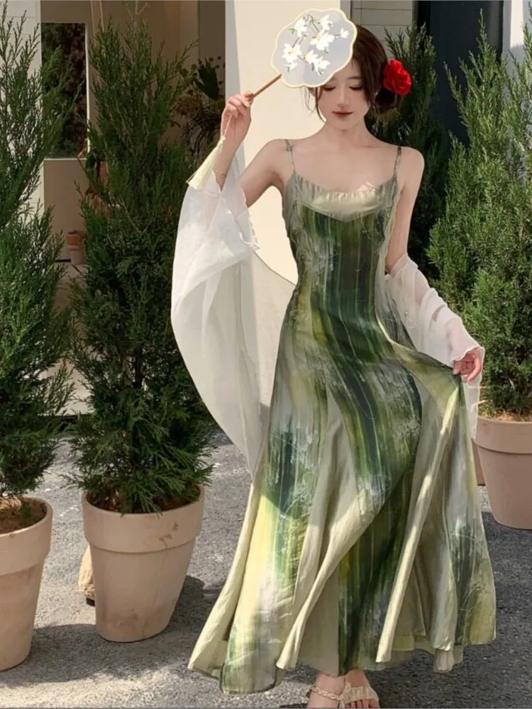 A large-sized new Chinese-style loose-fitting accentuating halter dress