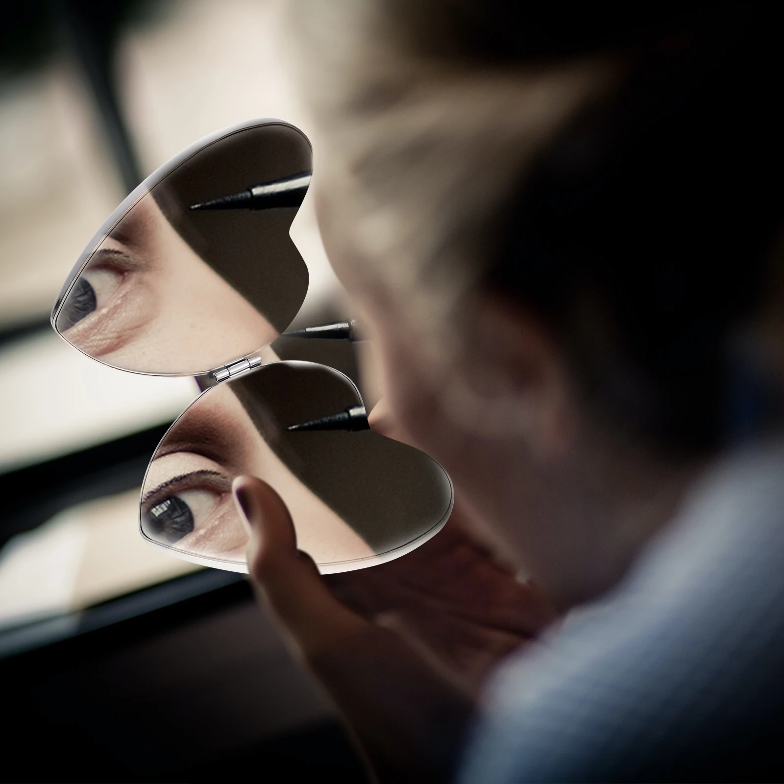 

Double-Sided Heart Compact Mirror Clear Hd Reflection Foldable Metal Makeup Mirror for Lipstick Check Daily Use