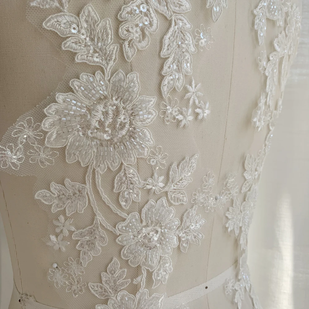 48,5 * 19CM Weiße Rayon-Blumen mit Perlen und Pailletten. Gestickter Spiegel-Applikations-Patch aus Spitze DIY Hochzeitsaccessoires zum Nähen – Detail 7