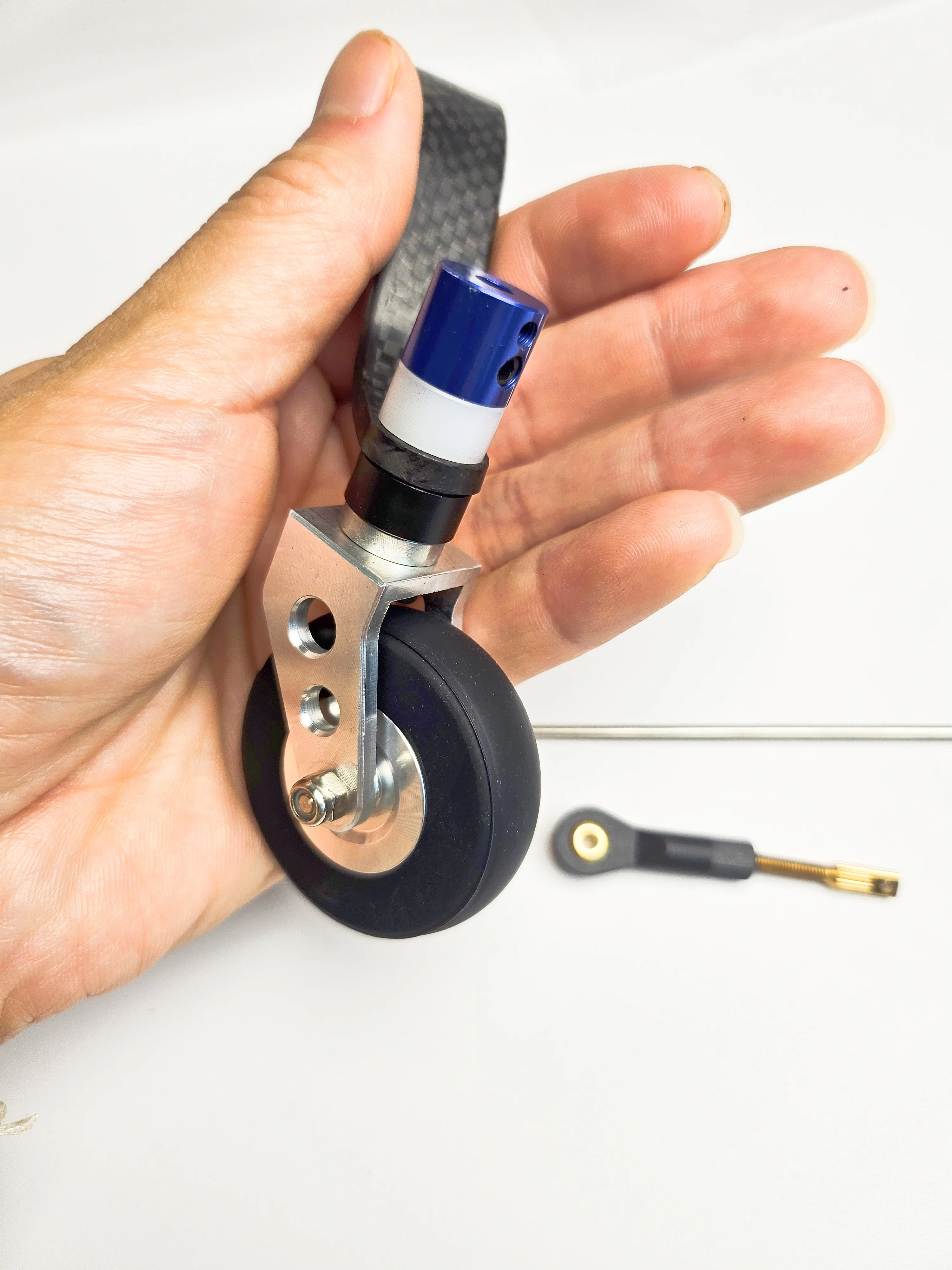 Jeu de roues de train d'atterrissage arrière en Fiber de carbone, pour modèle de moteur à essence 26CC/30CC/40CC/50CC/63CC/80CC/100CC, Version tige de traction d'avion RC