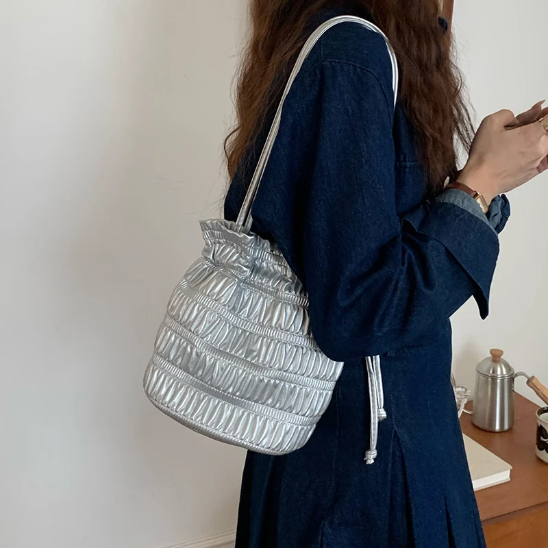 Bolsos de hombro plisados plateados con cordón para mujer, bolsos pequeños de cuero PU suave de diseñador, bolso informal para mujer, bolso para