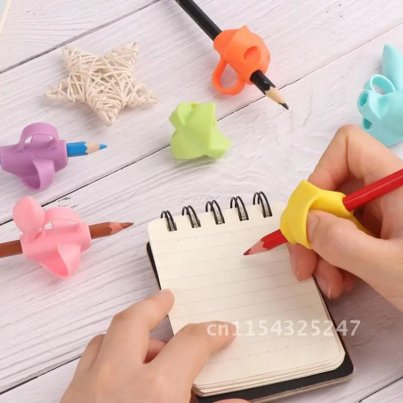 Portapenne in Silicone per bambini che scrivono strumento di apprendimento dispositivo di correzione della postura della presa di cancelleria 3/10 pezzi