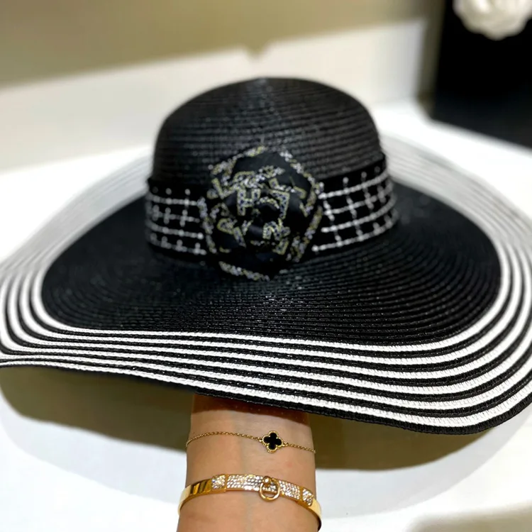 Elegant retro small fragrance black and white stripes oversized eaves straw hat female fashion catwalk shoot sunscreen visor hat