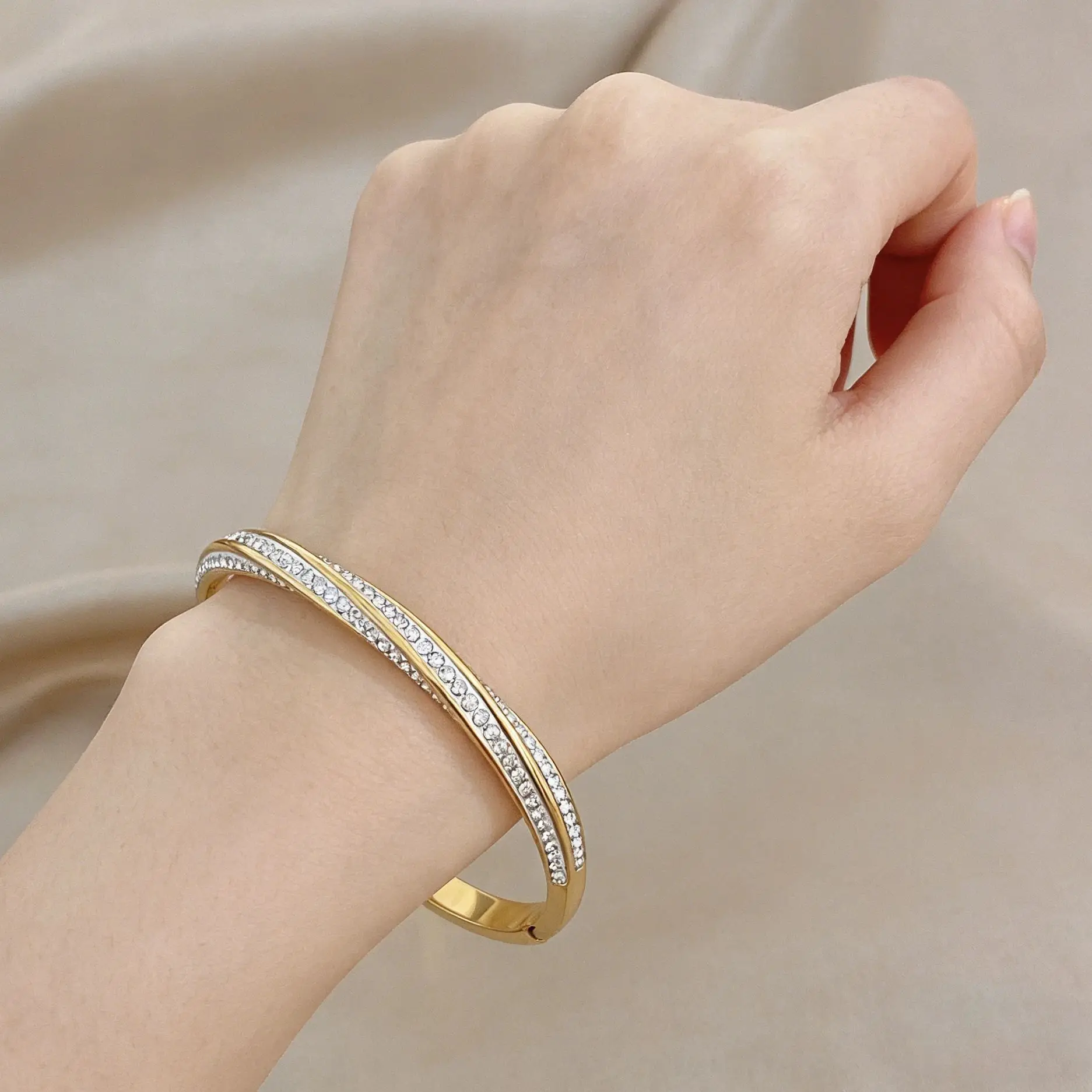 

Creative Twisted Rhinestone Stainless Steel Bangle for Women Geometric Waterproof Gold Plated Spring Bracelet Party Jewelry Gift