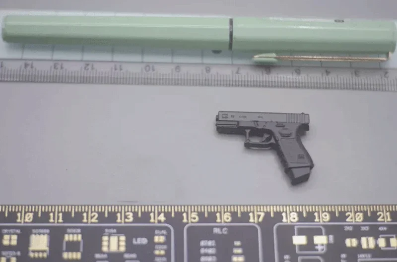 

EASY&SIMPLE ES26049S SFG 1/6th Soldier G19 Pistol Model for12''Lute