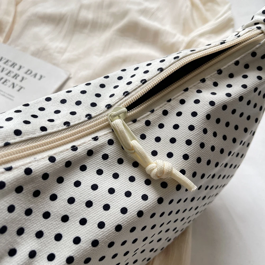 حقيبة كروس للنساء على شكل نصف قمر حقيبة هوبو قماشية بحزام قابل للتعديل وسحاب حقيبة حبال صغيرة للسفر والتسوق