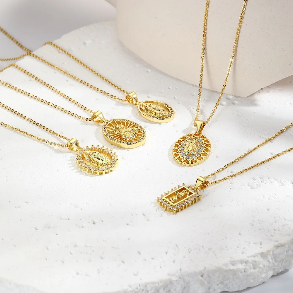 

Fashion Elegant Gold Pendant Necklace Sparkling Dainty Trendy Jewelry Piece with Shiny Chain and Chic Design