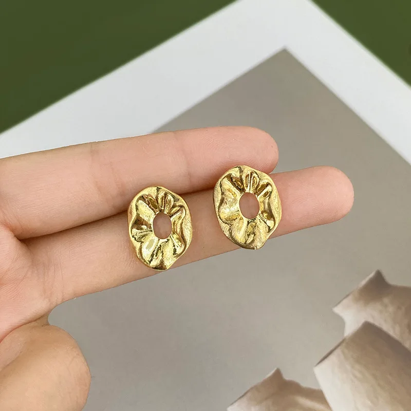 Golden Color Wrinkled Round Circle Chunky Stud Earrings for Women Fashion Unique Creative Versatile Accessories brincos