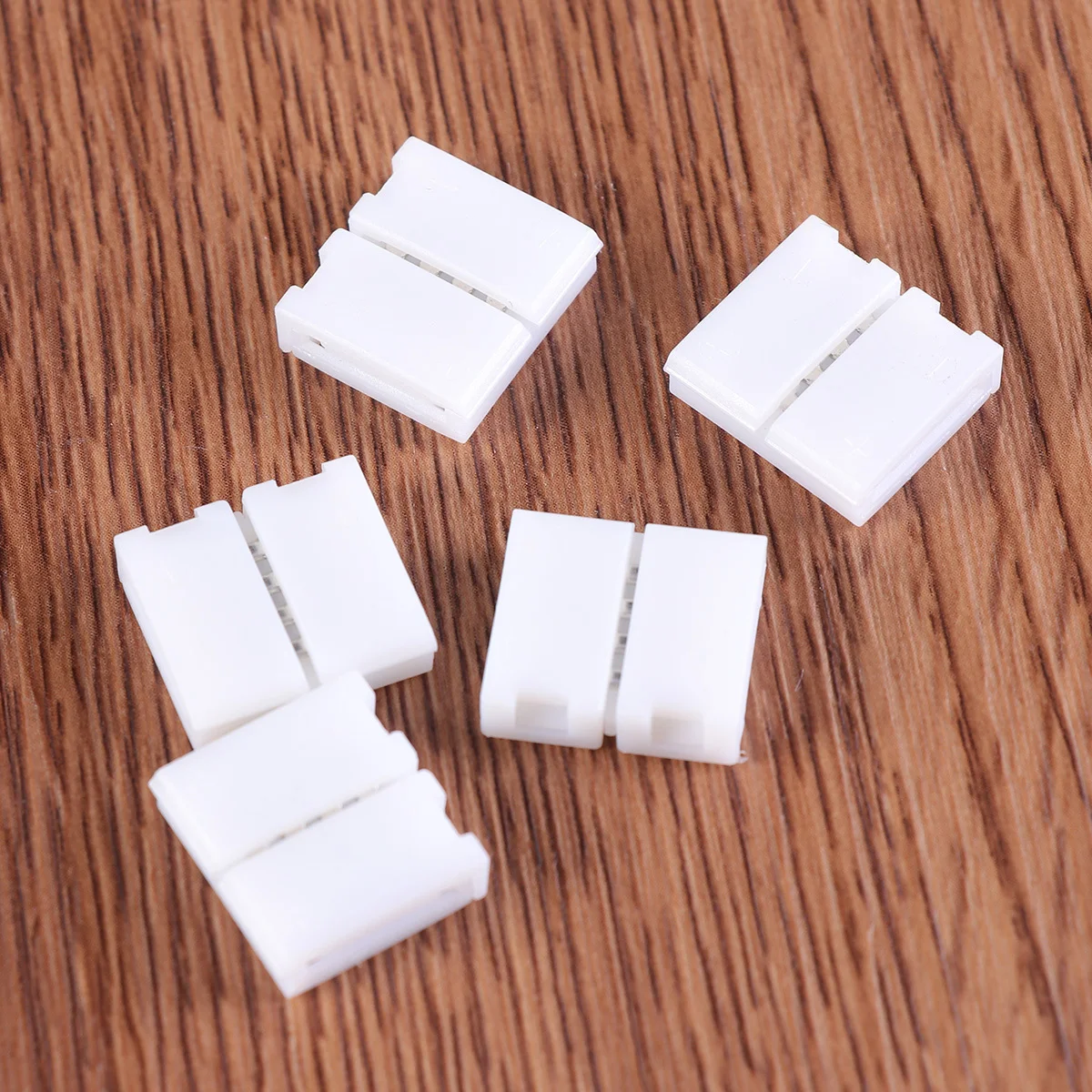 

1Set LED Light Strip Rgb Connector 4 Pin 10mm Flexible Solderless Extension Box for 5050 3528 5630 LED Strip Adapter