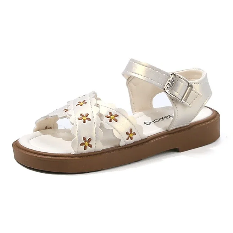Children's Casual Sandals 2025 New Embroidered Flower Girl Princess Sandals Soft Bottom Anti Slip Baby Kid's Flat Beach Shoes