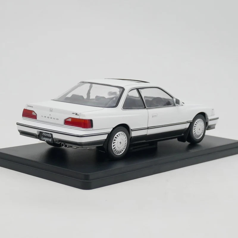 Ixo 1:24 Skala Diecast Alloy Honda Legend Coupe 1987 Zabawki Samochody Model Klasyka Nostalgia Prezenty dla dorosłych Pamiątka Statyczny wyświetlacz