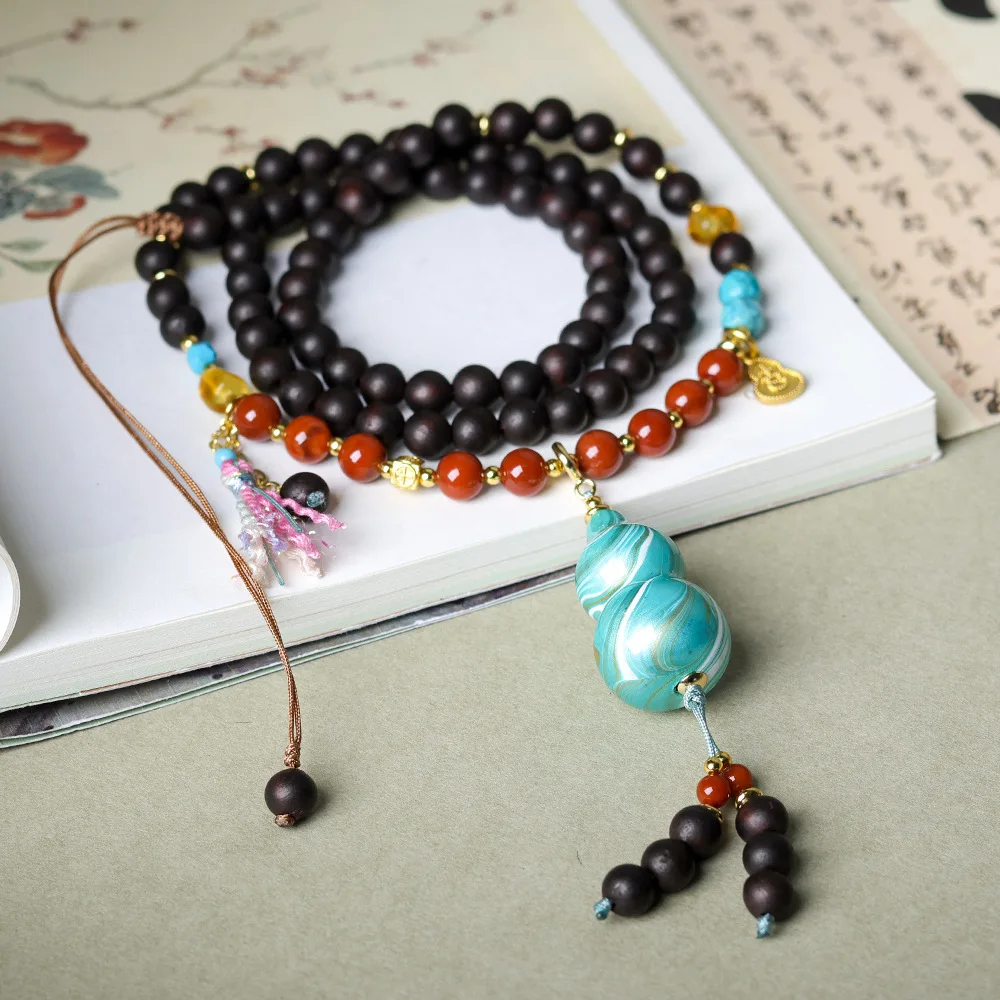 

Jiangzhen Fragrance Paired with Lacquer Gourd Necklace and Chinese Handmade Knitted Sweater Chain
