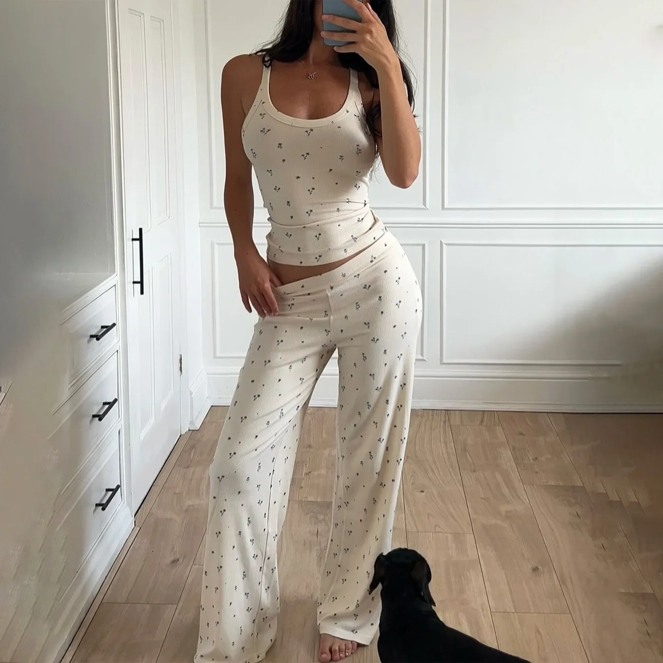 

2025 Summer New Sleeveless Crop Top with Floral Pattern Paired with Floral Wide Leg Pants Casual Home Women's Suit