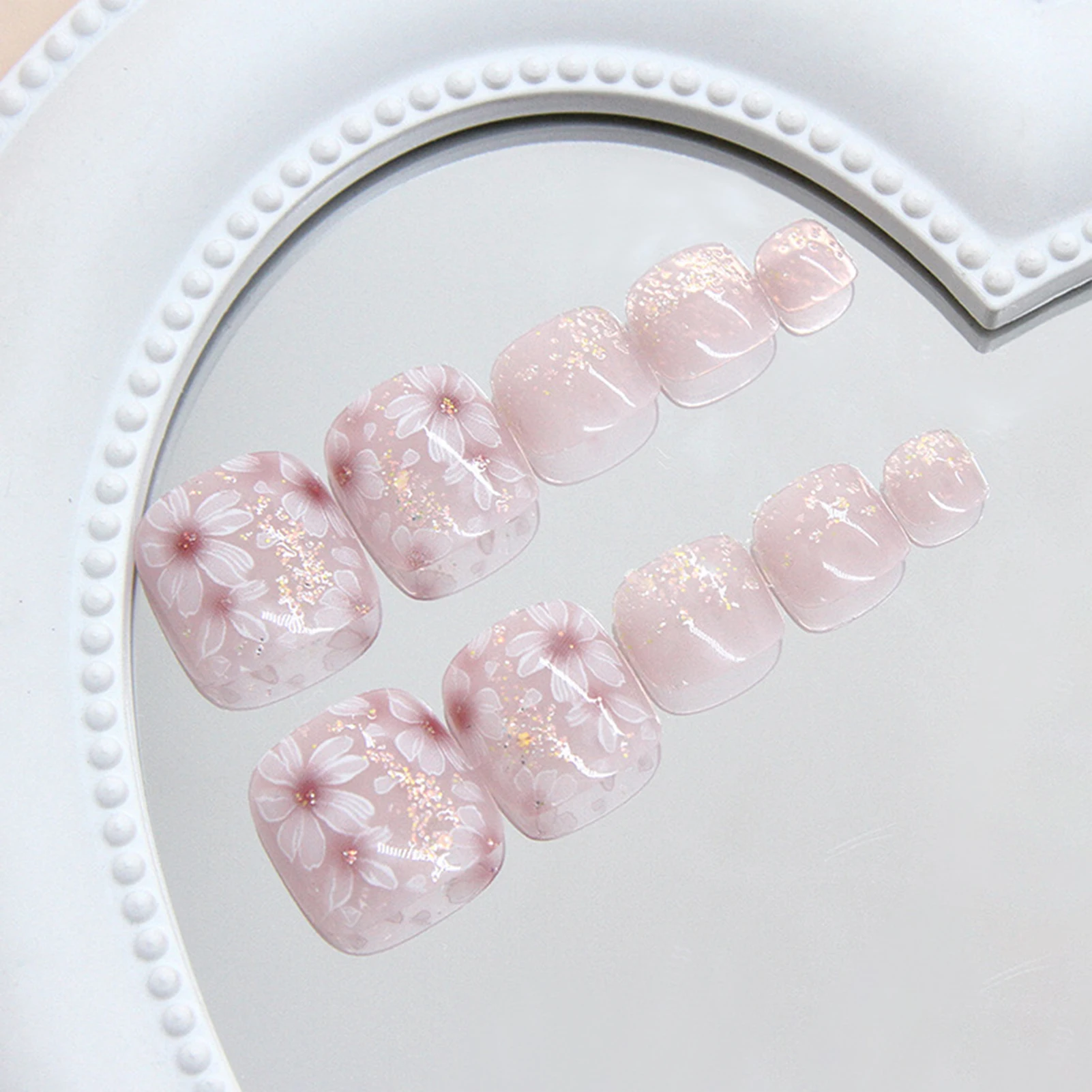 24 stks Goud Flash Poeder Valse Teennagels Zomer Kleine Verse Witte Bloem Gedrukt Druk Op Teennagel Licht Roze Vierkante Nep Teennagels