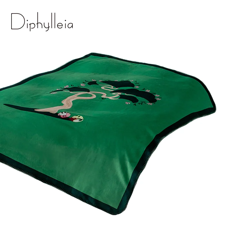 Diphylleia Oriental Green Pine Tree Decorative Throw Blanket Cozy Soft Sofa Blanket Shawl Bed Scarf Nature Inspired Home Decor