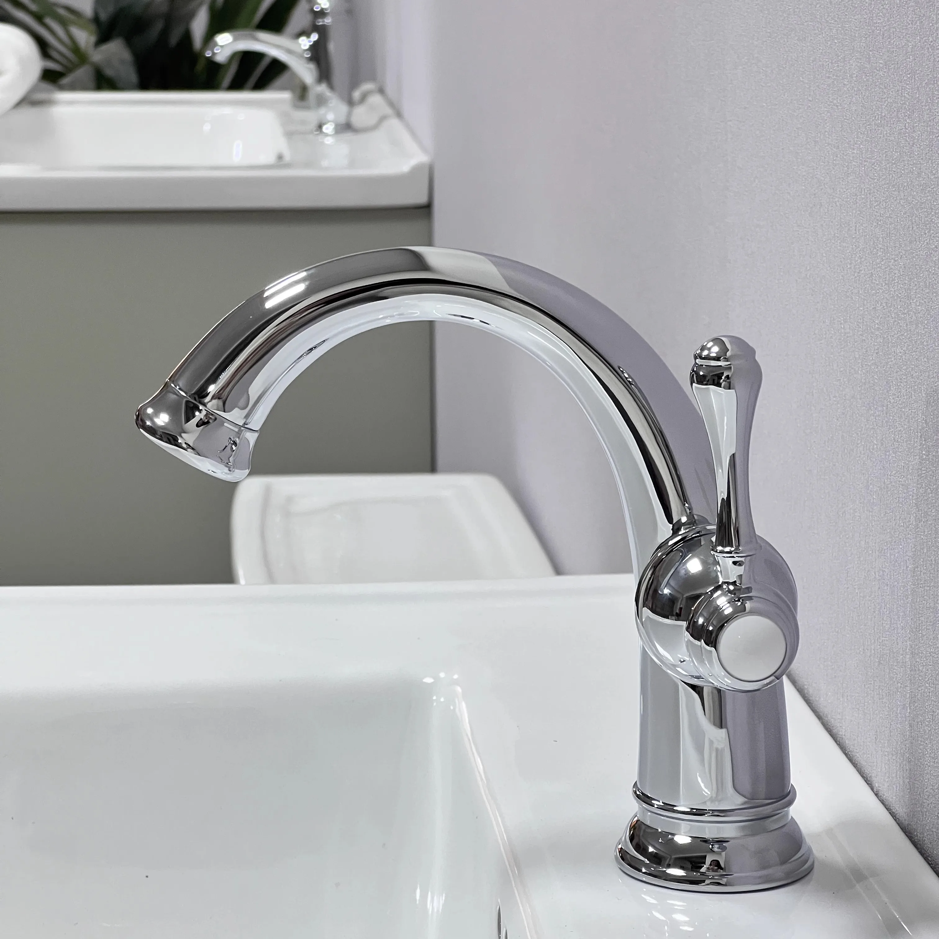 

Basin Faucet Bathroom Single Lever Sink Crane Brass Classical Hot Cold chrome Sink Faucet Top High Quality Classical Style