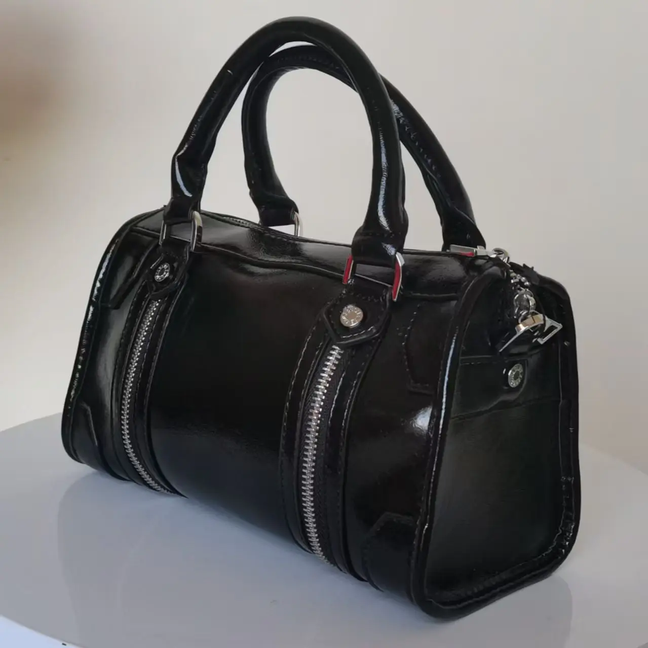 

Pillow-shaped leather handbag for women: Fashionable, versatile, spacious, lightweight luxury-feel crossbody bag