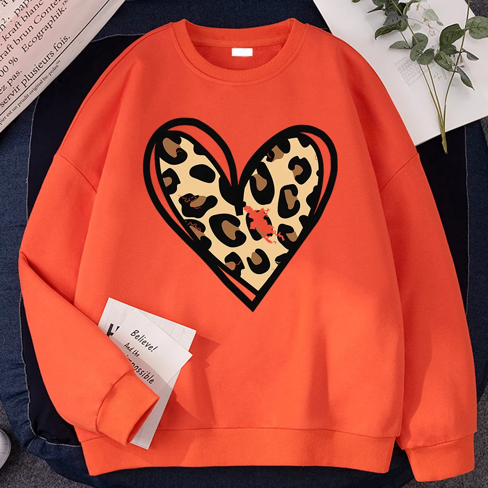 Winter Harajuku Woman Sweatshirt Incomplete Leopard Print Heart Printing Hoody Warm Crewneck Pullover Comfortable Fleece Tops