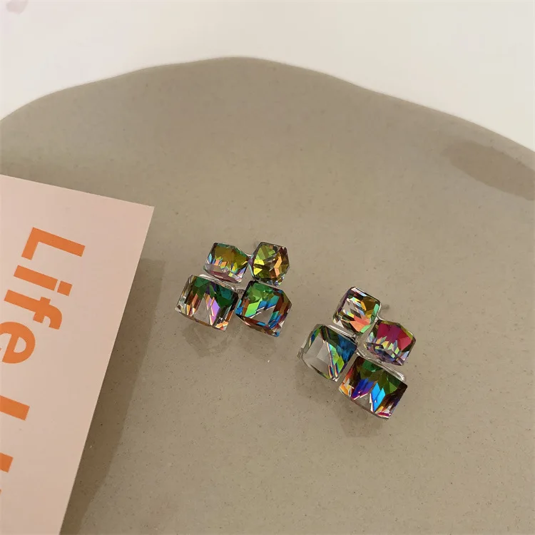 Luxury Temperament Three-dimensional Color Rhinestone for Women Fashion Sugar Cube Crystal Earrings Niche Jewelry Accessories