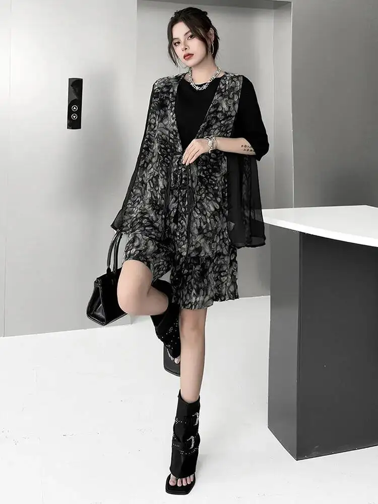 

Black Printed Vest Wide Leg Shorts Two Piece Suit New V-Neck Sleeveless Women Fashion Tide Spring Autumn