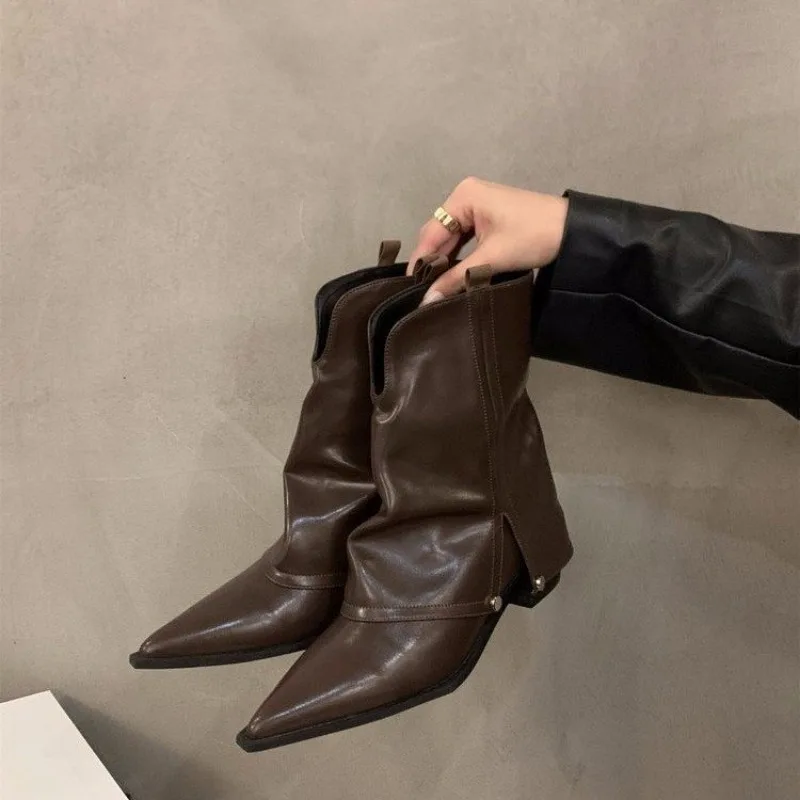 

Women's Fashion Sleeve Ankle Boots Fall New Pointed Head Square Rivets Non-slip Comfortable Low Heel Boots