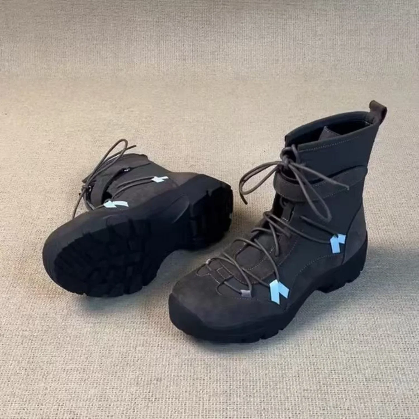 

Female Lacce-up Short Boots 3.5CM Versatile Flat Lightweight Sneakers Anti-Slip Shock-Absorbant Outdoor Hiking Boots For Women