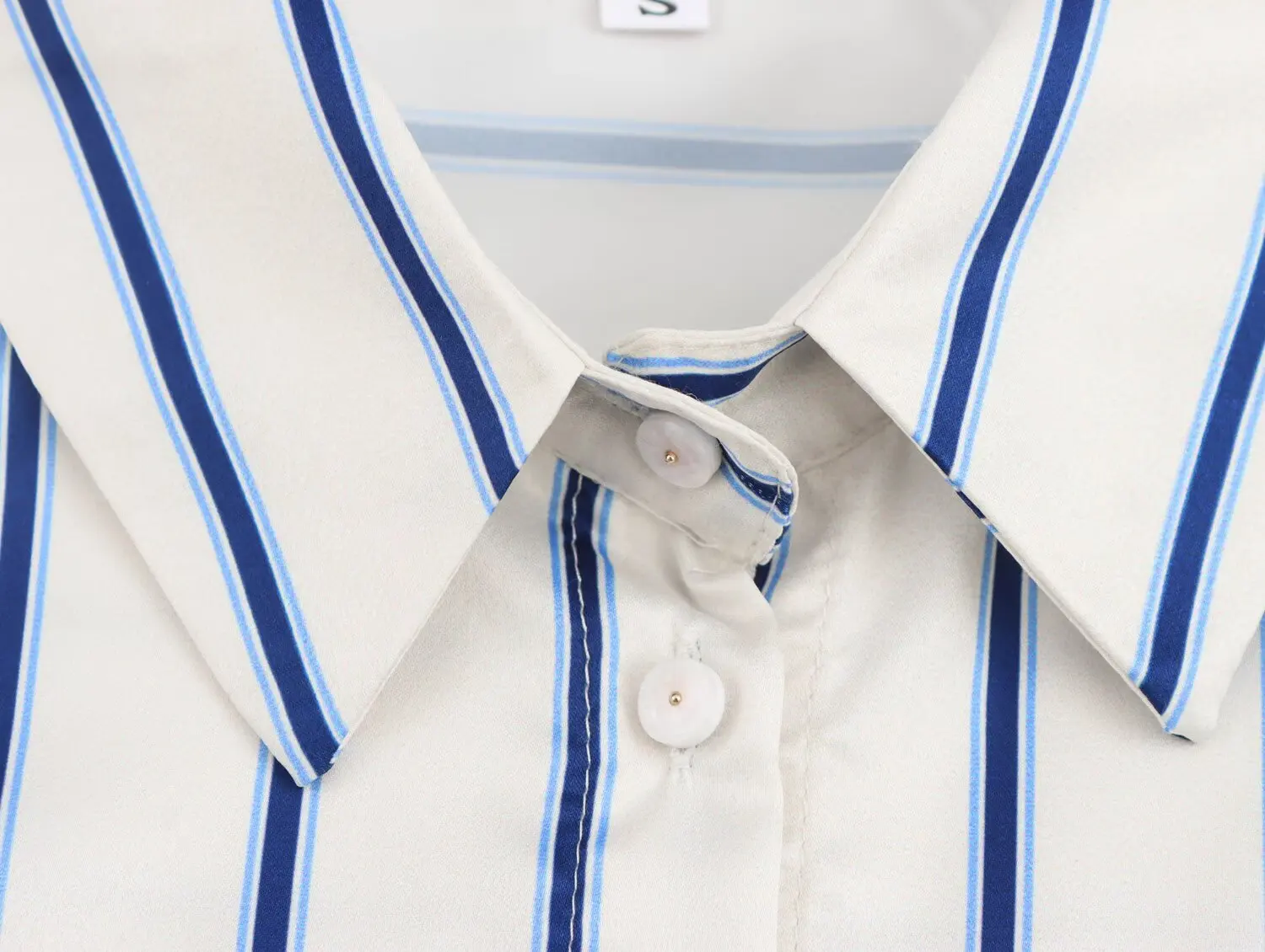 เสื้อเชิ้ตผู้หญิงสไตล์ยุโรปและอเมริกา แฟชั่นอเนกประสงค์ ปกเสื้อแบบปกเชิ้ต แขนกว้าง ลายทาง ทรงเข้ารูป ปี 2025