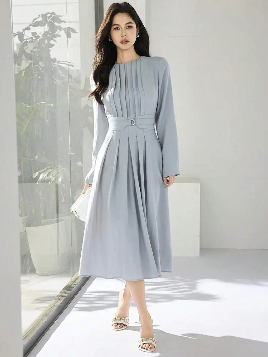 

Elegant Solid Color Round Neck Pleated Midi Dress With Belt
