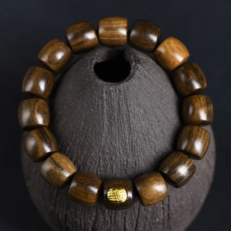 Bracelet de prière bouddhiste en perles de bois d'agar coupées sur mesure, incrusté des sutres des Cinq Sagesse, adapté aux hommes et aux femmes.