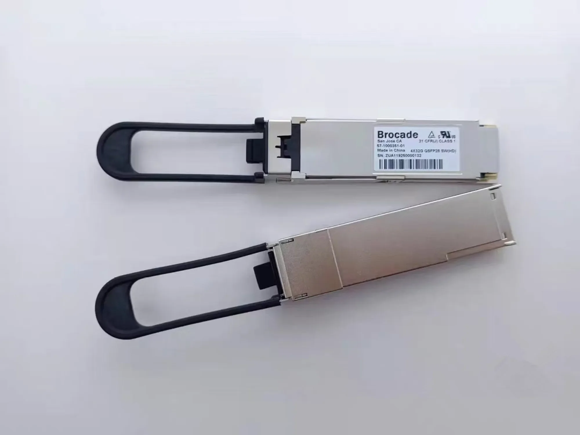 57-1000351-01 Brocade QSFP28 4x32G MPO Interface Fiber Optical transceiver 881754-001 128G QSFP Module 3