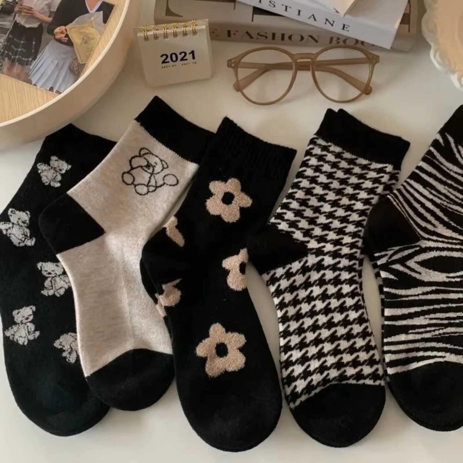 10-30 pairs of women's mid length socks, modern multifunctional floral print, soft and comfortable, suitable for daily use