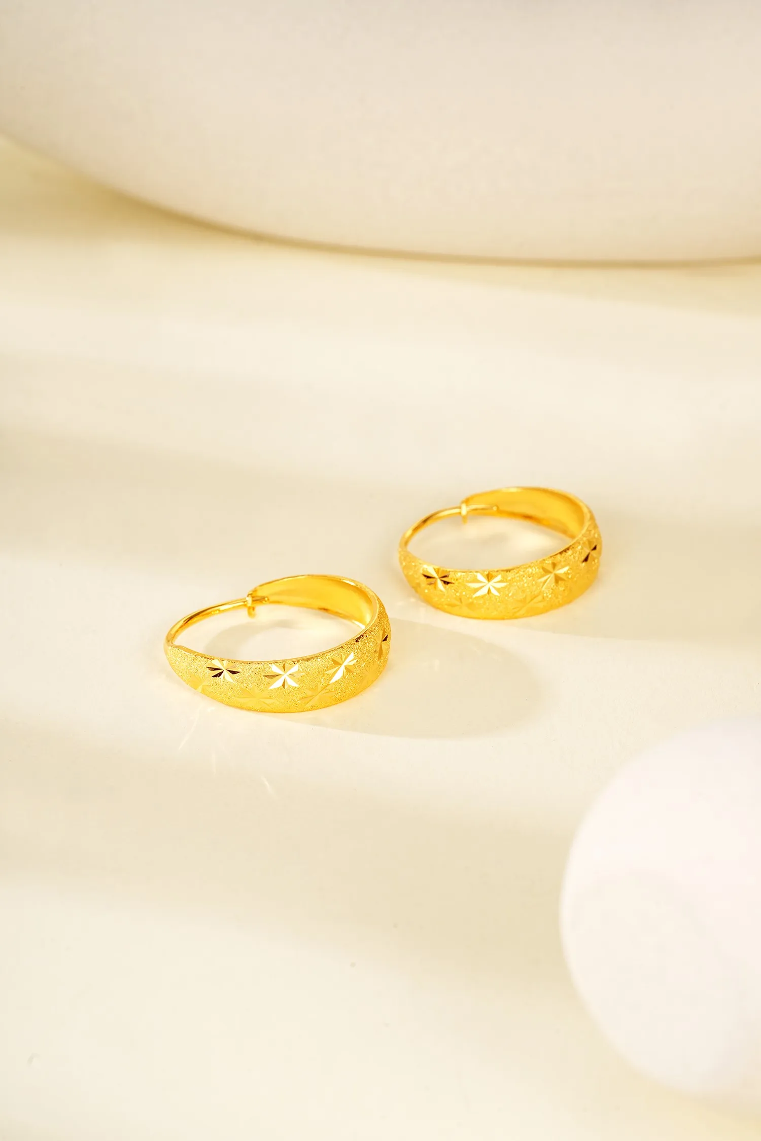 

Lium Gems 925 Sterling Silver Star Chunky Hoop Earrings for Women Teen Sensitive Ear Dainty 24K Gold Vermeil Oval Stars Jewelry