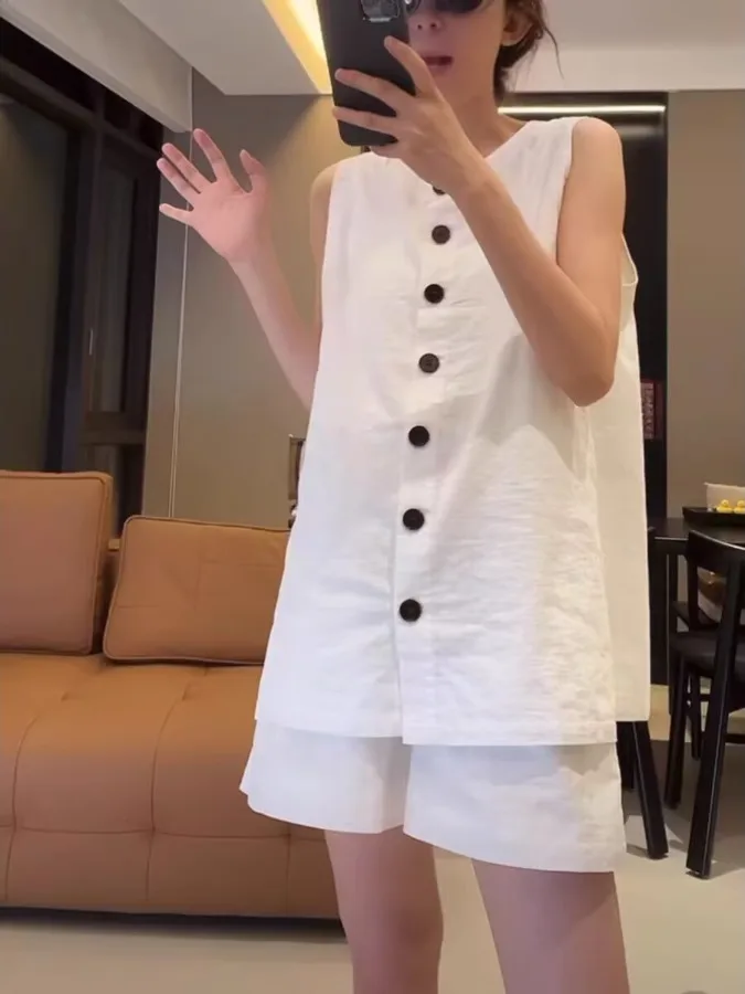 طقم أنيق من القطن والكتان يتكون من سروال قصير واسع الساق وبلوزة قصيرة بدون أكمام وتنورة متوسطة الطول بخصر مطاطي، مجموعة من قط...