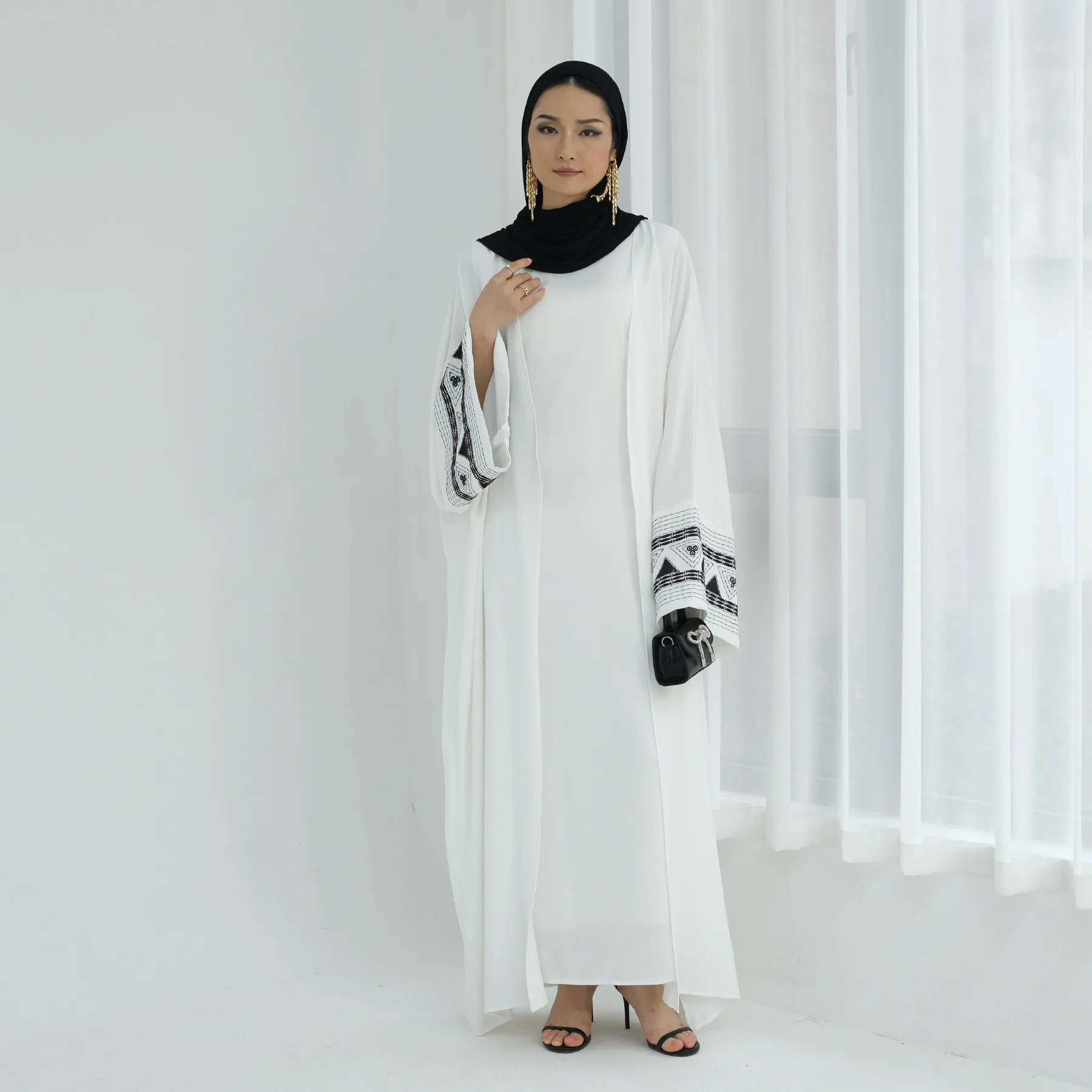 

2025 Middle East Dubai Muslim New Fashion Women's Luxury Casual Trendy Embroideried Loose Elegant Cardigan Coats Female Abaya