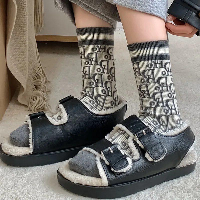 Kuwa 1/2 ペアトレンディな冬のウールの靴下レディースモノグラムパターン無地肥厚ミドルチューブソックス通気性卸売