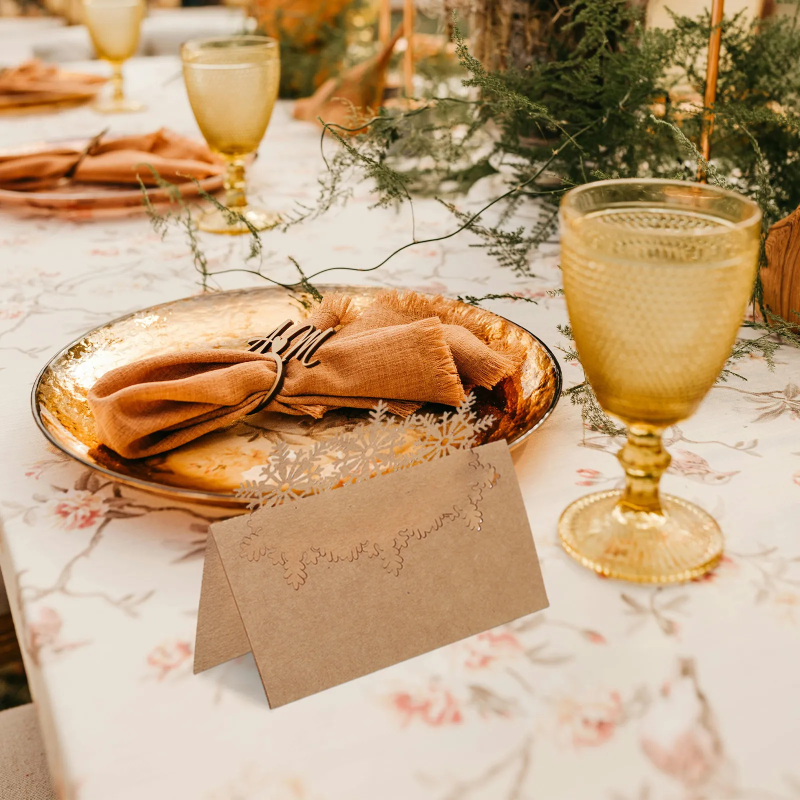 50Pcs Brown Kraft Paper Snowflake Place Cards Hollow Cut for Christmas Seating Chart Winter Wedding Holiday Dinner Table Name - view 5