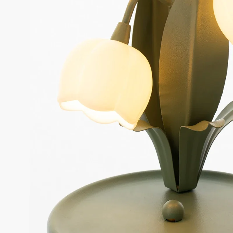 LED ดอกไม้โคมไฟตั้งโต๊ะตกแต่งโคมไฟตั้งโต๊ะการออกแบบสร้างสรรค์ Art Decor 3 สีแสงแนวนอนสําหรับห้องนอนห้องนั่งเล่น Study