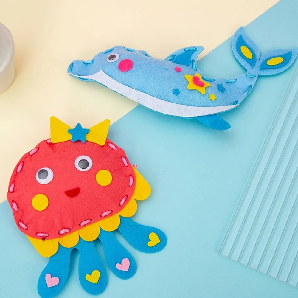 Sewing Kit for Beginner Kids Arts Crafts Cute Cartoon DIY Projects of Stuffed Animal Dolls Pendant Shoulder Bag Threaded Toys