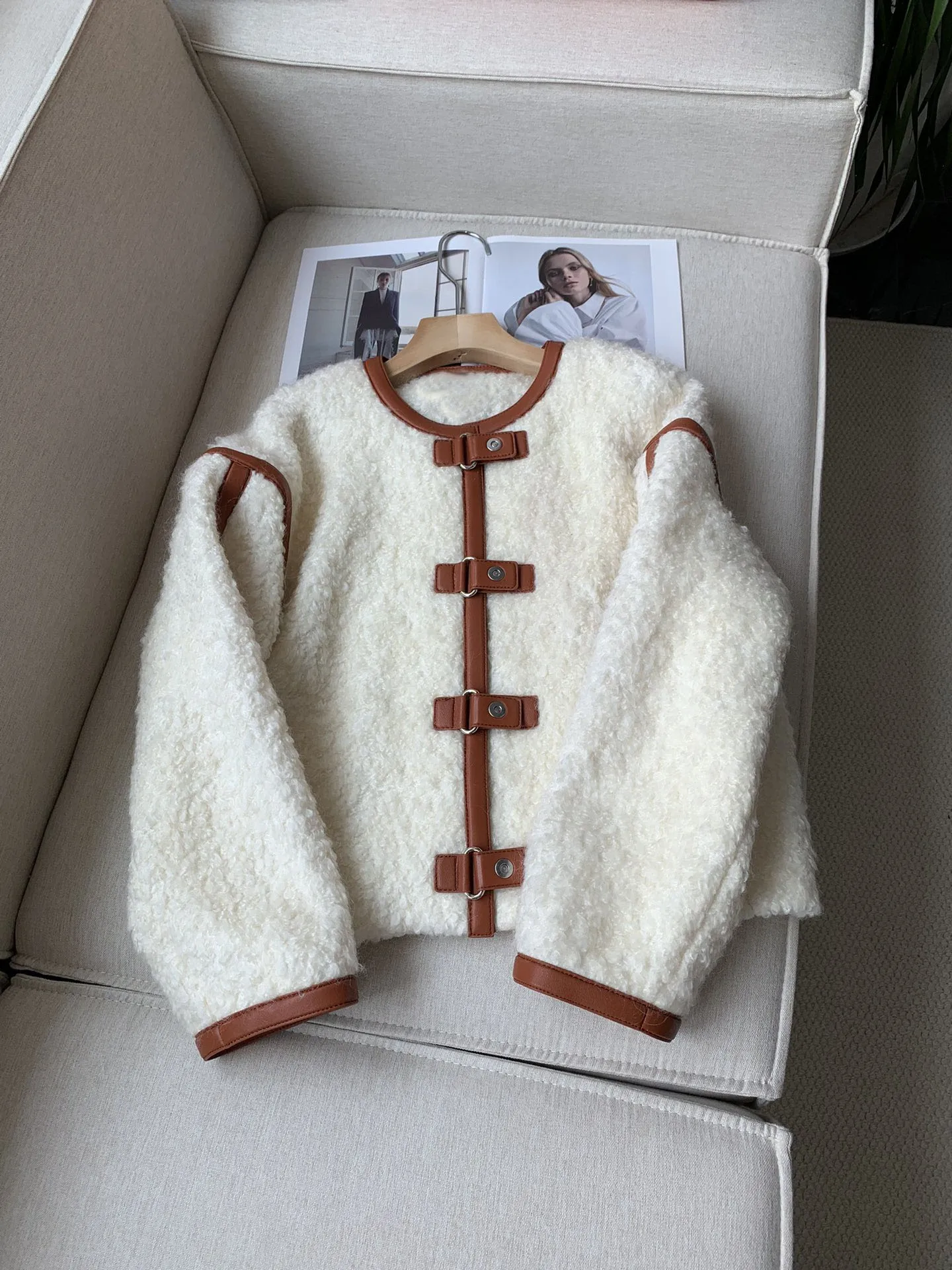 High Quality Women'S Autumn And Winter New Lamb Wool And Leather Round Neck Short Coat