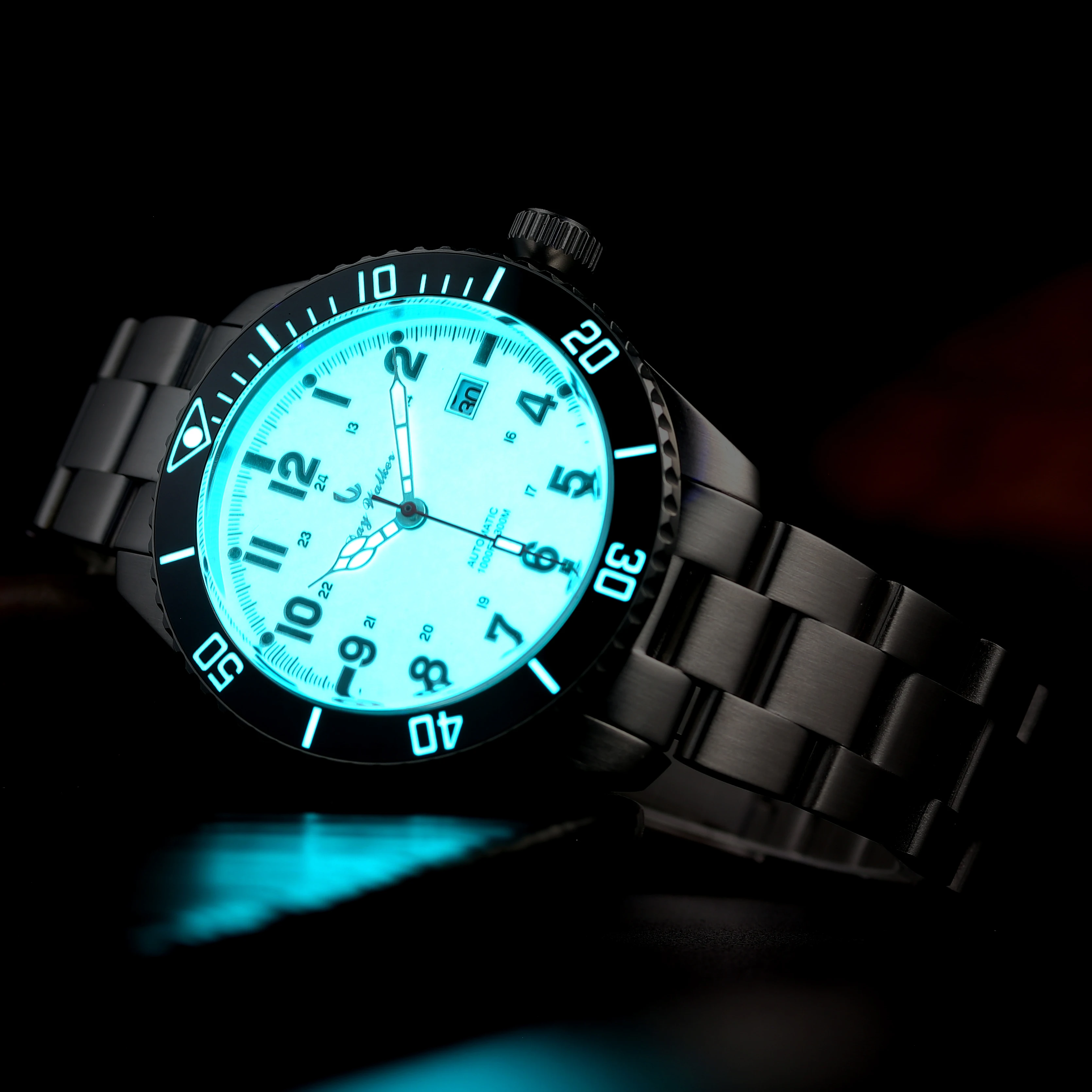 300M diver\'s automatic watch  Full lume dial and Stainless steel case and band Sapphire crystal