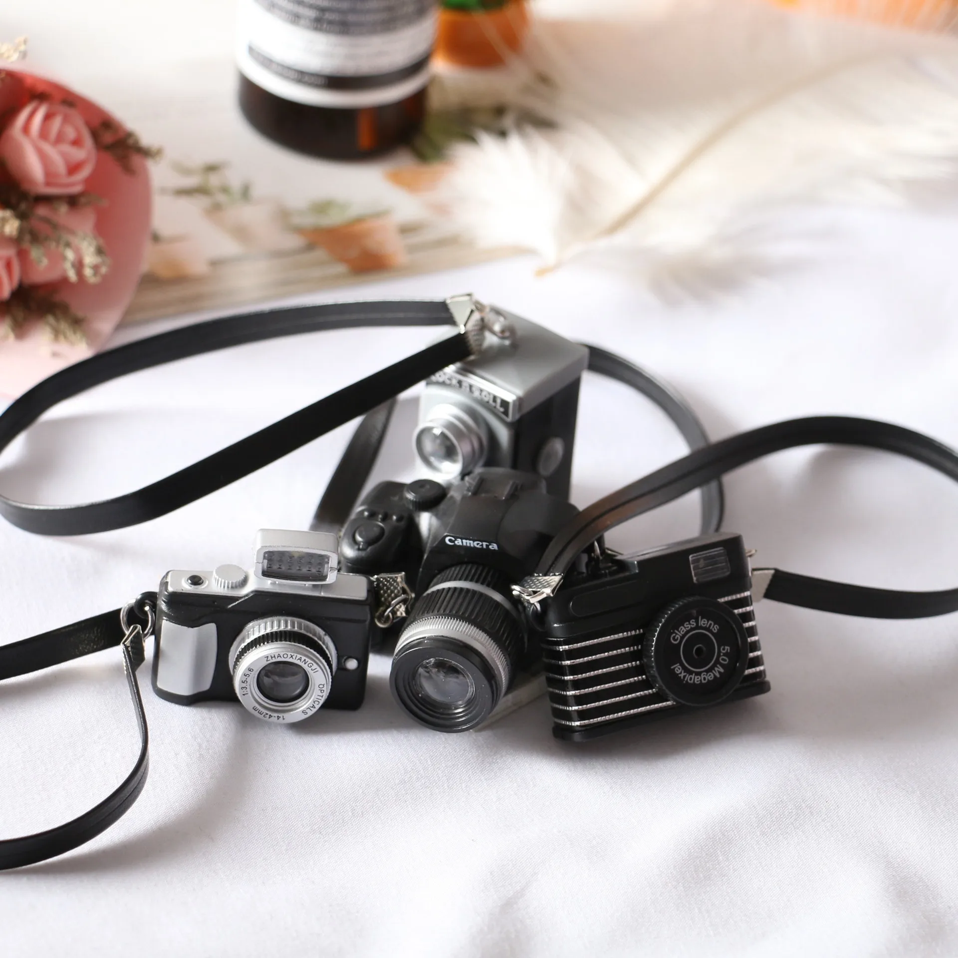 Dollhouse Miniature Strap Camera Desktop Decoration 346 Points BJD Doll Can Use MDDSD Doll To Shoot Props