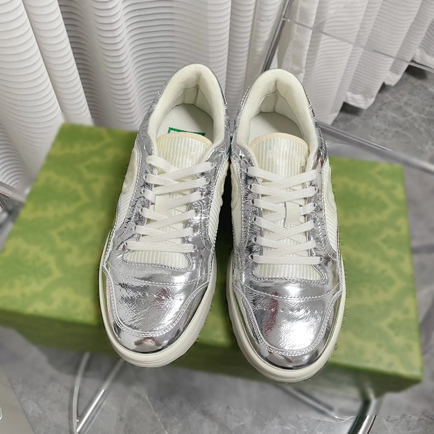 Little White Shoes Couple Round Toe Lace Up Flat Heel Sports and Casual Shoes Fashion Genuine Leather Color Block Shoes