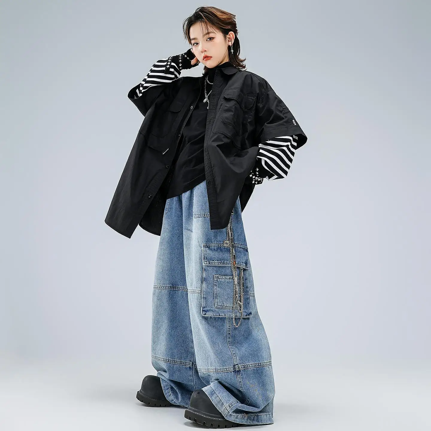 

Детская одежда в стиле хип-хоп Kpop, черная полосатая рубашка, джинсовые синие широкие джинсы-карго, брюки для девочек и мальчиков, костюмы для уличных танцев, одежда