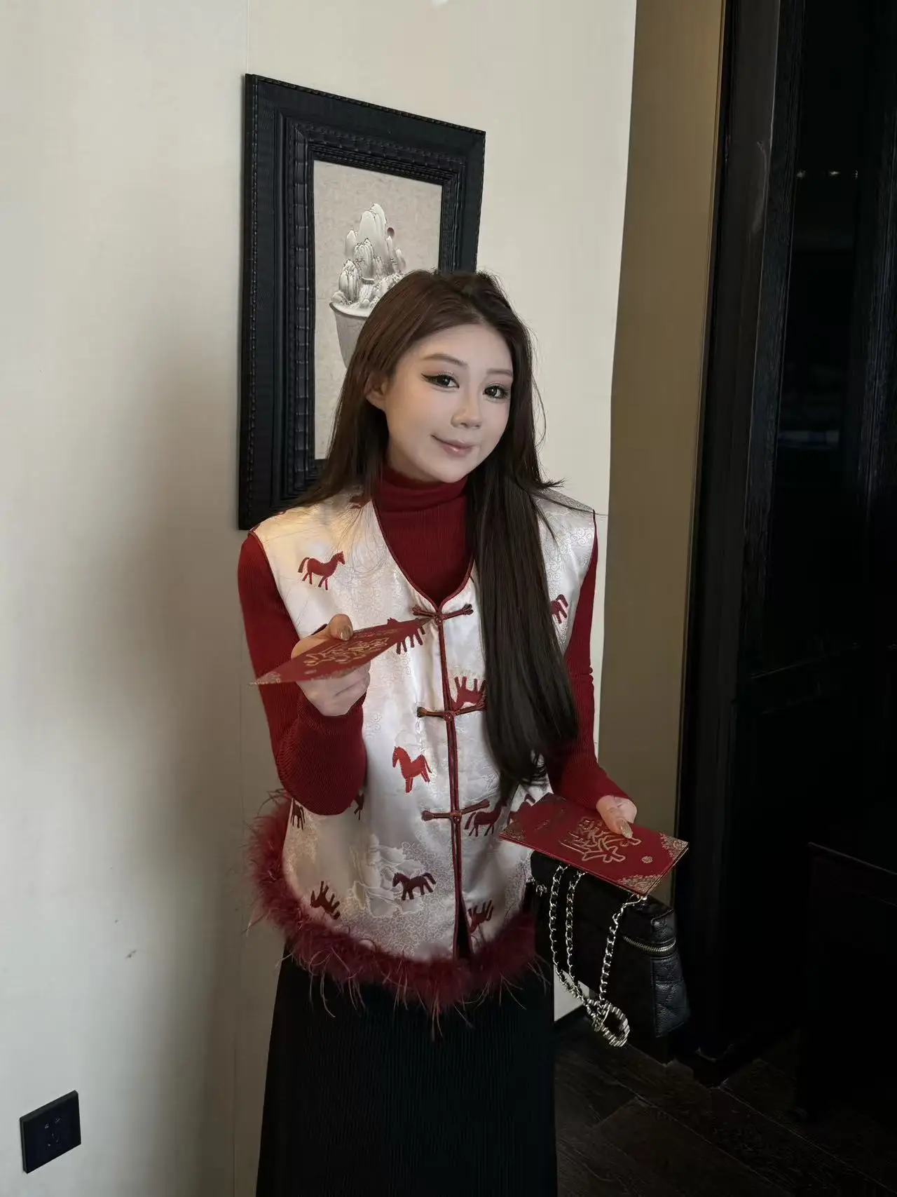 

Женский модный жилет большого размера в китайском стиле с узором, пэчворк, с перьями страуса, теплый, приталенный, круглый вырез...