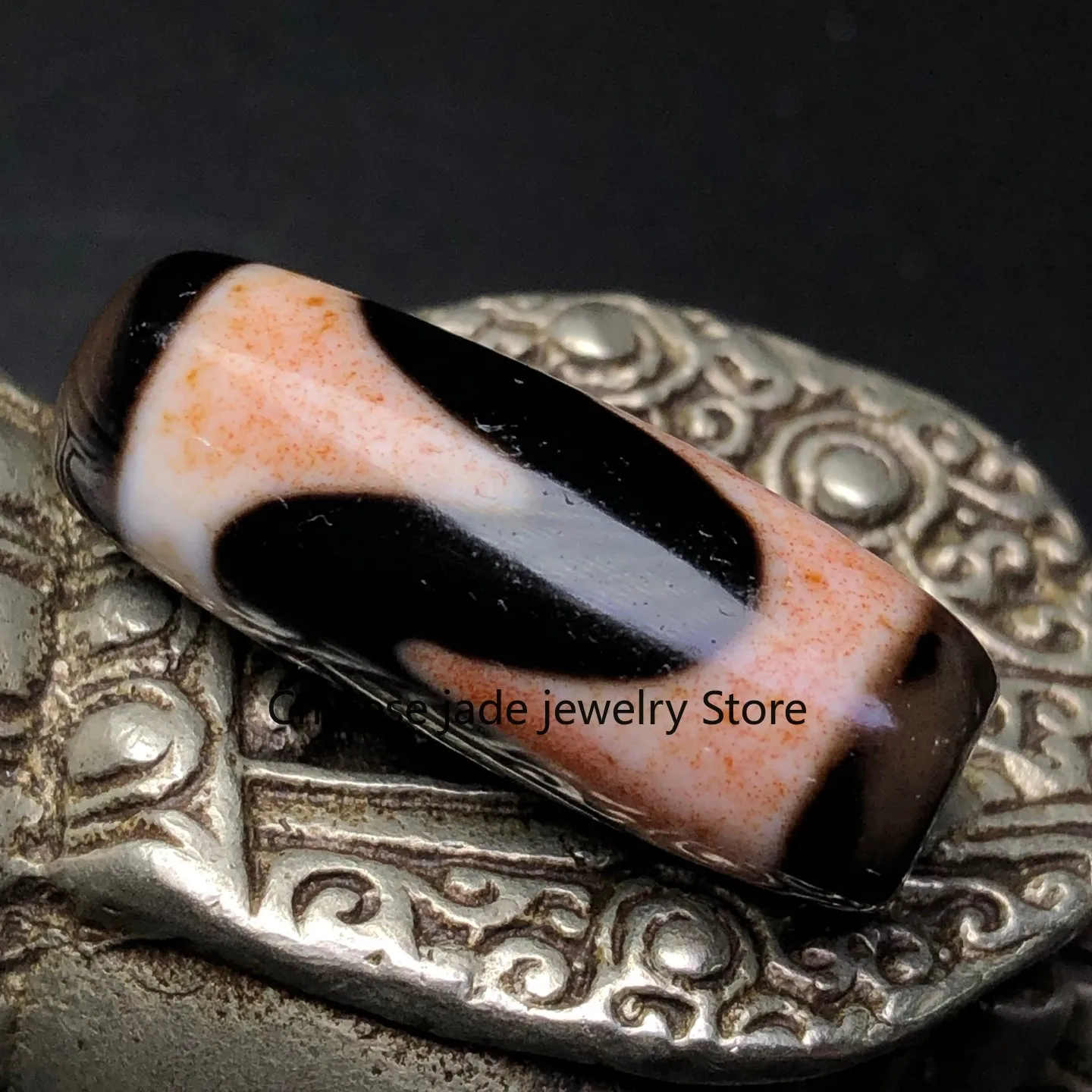 Rare Tibetan Buddhism Agate Tiger Tooth Dzi Bead Amulet Necklace Pendant G5635