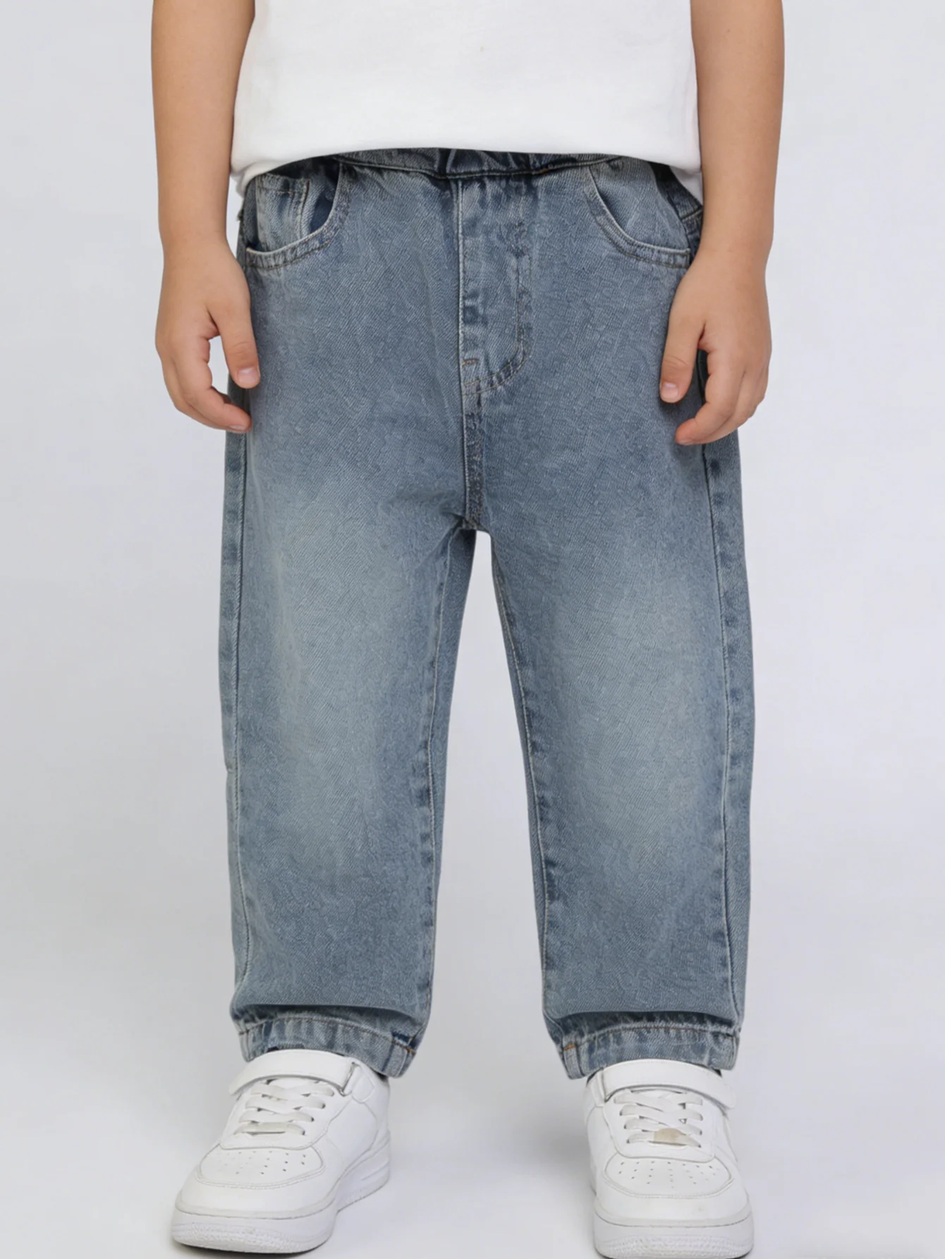 

Boys Light Blue Cartoon Embroidery Denim Jeans Kids Loose Fit Jogger Pants Children Elastic Waist Casual Trousers 2026 New