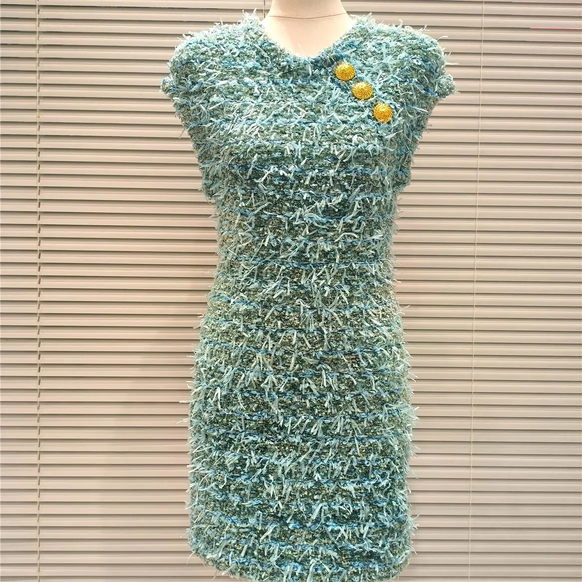 Jaqueta curta de tweed azul e dourada de alta qualidade, com bordados pesados, bainha com babados, estilo doce e gola redonda...