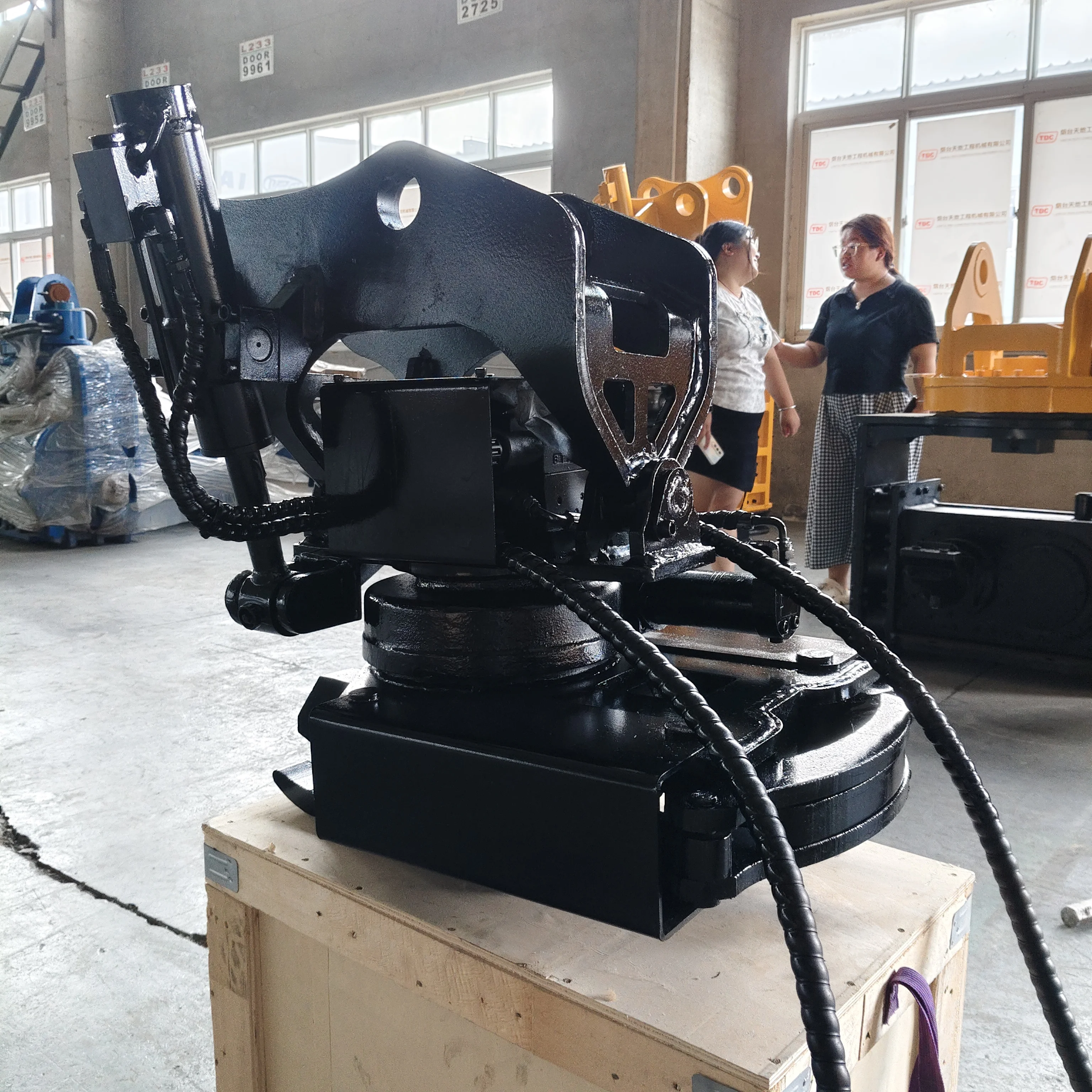 【Best-selling】 TDC Hydraulic Wrist 360° Tilt Rotation Motor Core-Excavator Attachments Tilt Hitch Plumbing For 5-18 Ton Excavato