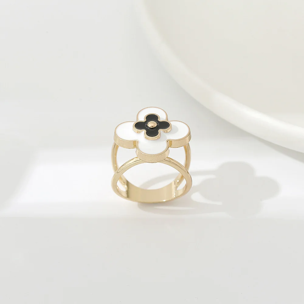 ملابس رائعة ركن عقدة زر محظوظ العشب الدائري للنساء قميص هيم تي شيرت وشاح مشبك اكسسوارات الديكور هدية