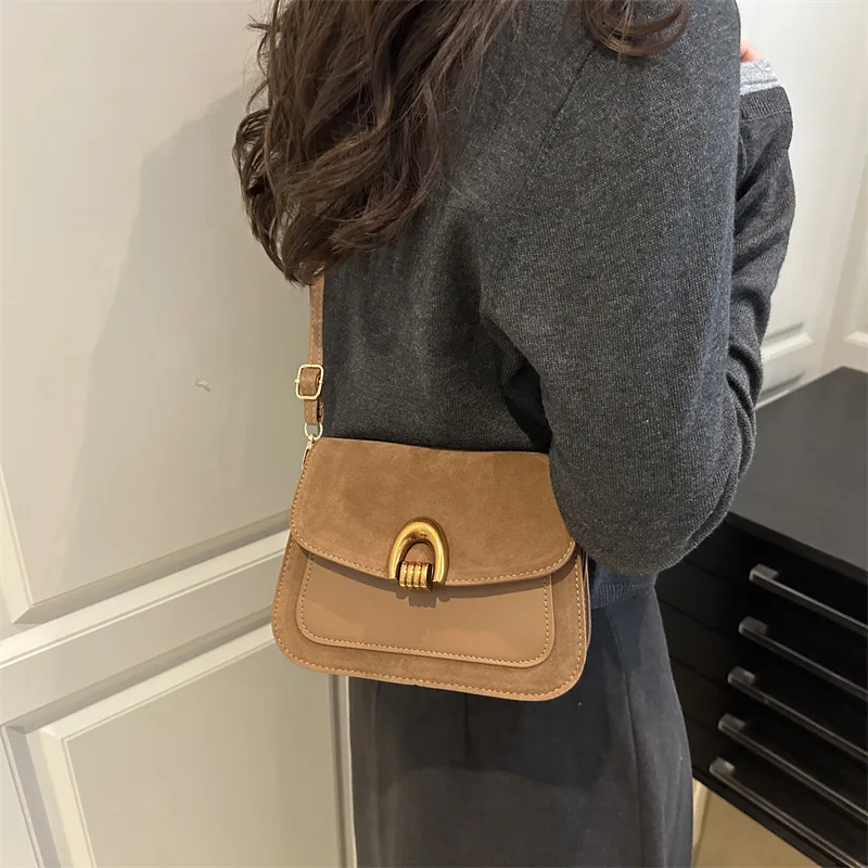 

Women's Exquisite Vintage Saddle Bag - Luxurious Stylish Versatile Shoulder Crossbody Bag for Commute